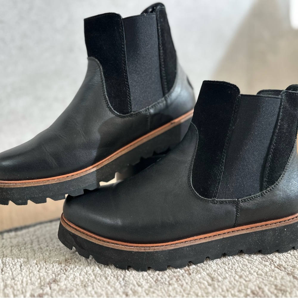 Black Booties from the Roxy Alpine Collection